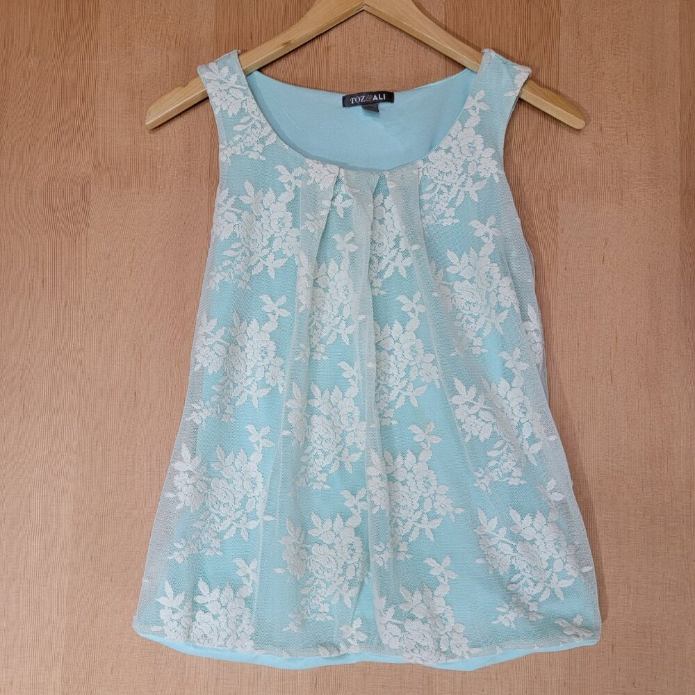 Roz & Ali Women's M Summer Elegant Lace Sleeveless Tank Top Gathered Scoop Neck